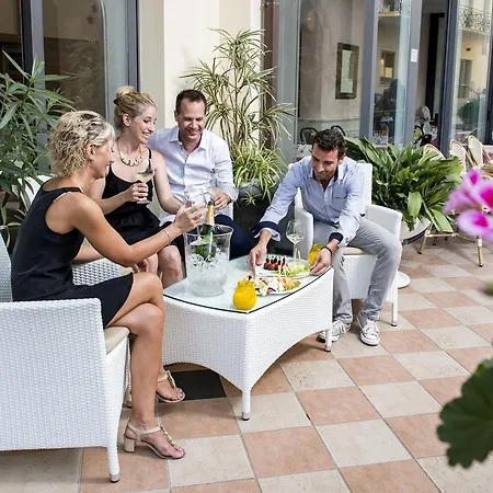 Hotel La Conchiglia 3*